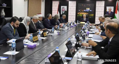 Palestinian Prime Minister Rami Hamdallah chairs a meeting of council of ministers in the West Bank city of Ramallah on September 4, 2018. Photo by Prime Minister Office