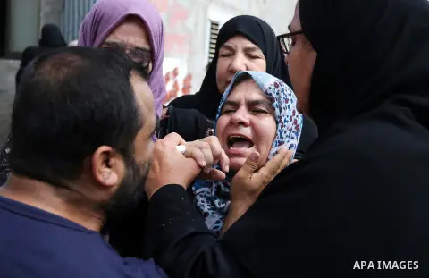 Relatives of Palestinian Belal Khafaja, 17, who was shot dead by Israeli troops during clashes in tents protest at the Israel-Gaza border, mourn during his funeral in Rafah in the southern Gaza Strip on September 8, 2018...