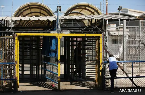Palestinians make their way through Israeli checkpoint in the West Bank city of Jenin during Jewish holidays on September 20, 2018. Photo by Shadi Jarar'ah
