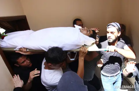 Mourners carry the body of Palestinian Kareem Kullab, 25, who was shot dead by Israeli forces during clashes in tents protest where Palestinians demand the right to return to their homeland at the Israel-Gaza border, dur...