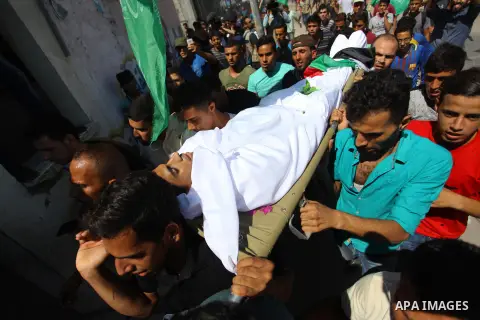 Mourners carry the body of Palestinian Kareem Kullab, 25, who was shot dead by Israeli forces during clashes in tents protest where Palestinians demand the right to return to their homeland at the Israel-Gaza border, dur...