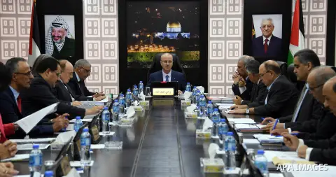 Palestinian Prime Minister Rami Hamdallah chairs a meeting with council of Ministers in the West Bank city of Ramallah on October 16, 2018. Photo by Prime Minister Office