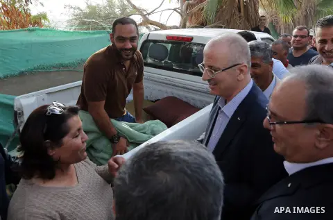 Palestinian Prime Minister Rami Hamdallah visits the Palestinian Bedouin village of Khan al-Ahmar, in the occupied West Bank on October 18, 2018. Photo by Prime Minister Office