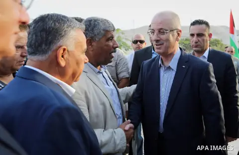 Palestinian Prime Minister Rami Hamdallah visits the Palestinian Bedouin village of Khan al-Ahmar, in the occupied West Bank on October 18, 2018. Photo by Prime Minister Office