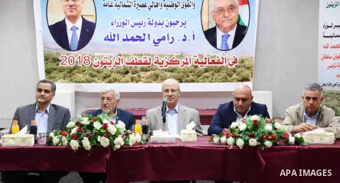 Palestinian Prime Minister Rami Hamdallah takes part in olives harvest season, in Asira Ash-Shamaliya near the West Bank city of Nablus on October 20, 2018. Photo by Prime Minister Office