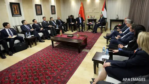 Palestinian Prime Minister Rami Hamdallah meets with Chinese Vice President Wang Qishan in the West Bank city of Ramallah, on October 23, 2018. Photo by Prime Minister Office