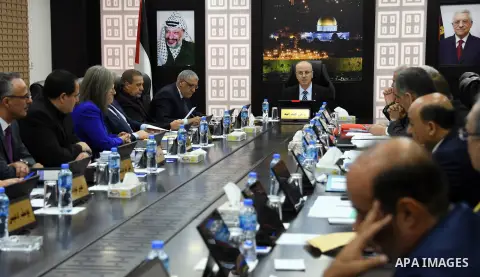 Palestinian Prime Minister Rami Hamdallah chairs a meeting with council of Ministers in the West Bank city of Ramallah on October 24, 2018. Photo by Prime Minister Office