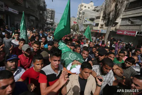 Mourners carry the body of Palestinian Muntaser al-Baz, who was shot dead by Israeli forces during a protest at the Israel-Gaza border, during his funeral in Dair Al Balah in the central Gaza Strip, on October 24, 2018....