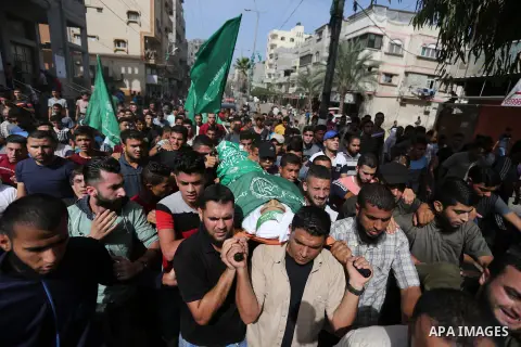 Mourners carry the body of Palestinian Muntaser al-Baz, who was shot dead by Israeli forces during a protest at the Israel-Gaza border, during his funeral in Dair Al Balah in the central Gaza Strip, on October 24, 2018....