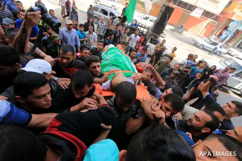 Mourners carry the body of Palestinian Mujahid Aql, 24, who was died of his wounds which he sustained by Israeli forces during clashes in tents protest where Palestinians demand the right to return to their homeland at t...