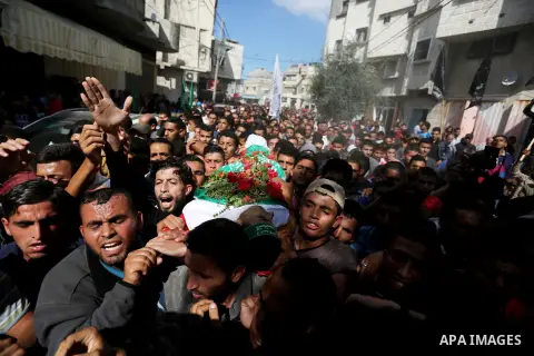 Mourners carry the body of Palestinian Ahmed Abu Lebda, 22, who was shot dead by Israeli forces during clashes in tents protest where Palestinians demand the right to return to their homeland at the Israel-Gaza border, d...