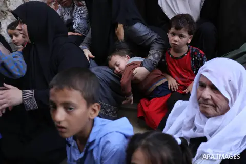 Relatives of Palestinian, Dawoud Junaid, 39, who was killed in an unexplained explosion mourn during his funeral, in Jabalia in the northern of Gaza Strip on November 1, 2018. Photo by Ashraf Amra
