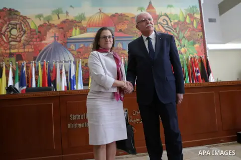 Canadian Foreign Minister Chrystia Freeland shakes hands with Palestinian Foreign Minister Riyad al-Maliki following a joint news conference in Ramallah, in the occupied West Bank November 1, 2018. Photo by Shadi Hatem