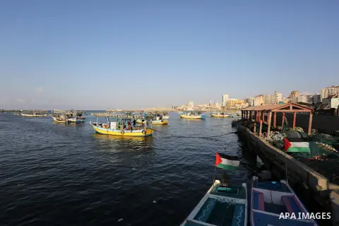 Palestinian fishermen work on their fishing boats in the sea at the seaport in Gaza city on November 4, 2018. Photo by Ashraf Amra