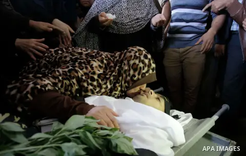 Relatives of Palestinian Hamad Al Nahhal, who was killed in an Israeli air strike, mourn over his body during his funeral in Rafah in the southern Gaza Strip on November 13, 2018. Israel's aircraft struck Gaza , after a...