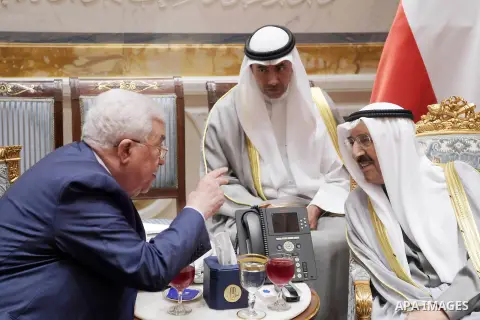 Palestinian President Mahmoud Abbas meets with Amir of Kuwait Sheikh Sabah al-Ahmad al-Jaber al-Sabah, in Kuwait City on November 13, 2018. Photo by Thaer Ganaim