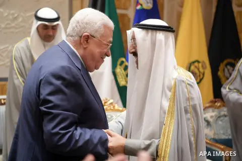 Palestinian President Mahmoud Abbas meets with Amir of Kuwait Sheikh Sabah al-Ahmad al-Jaber al-Sabah, in Kuwait City on November 13, 2018. Photo by Thaer Ganaim