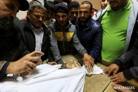 Relatives of Palestinian Khaled Maarouf, who was killed in an Israeli air strike, mourn over his body during his funeral in Beit Lahia in the northern Gaza Strip on November 13, 2018. Photo by Mahmoud Khattab