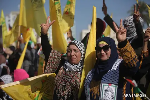 Palestinian Fatah supporters take part in a rally to mark the 14th anniversary of the death of late Palestinian leader Yasser Arafat in Gaza City on November 20, 2018. Photo by Mahmoud Ajjour