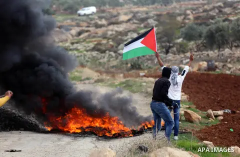 Palestinian protesters hurl stones towards Israeli forces during clashes against Israeli land seizures for Jewish settlements, in the village of al-Mughayyir, near the West Bank city of Ramallah, on November 30, 2018. Ph...