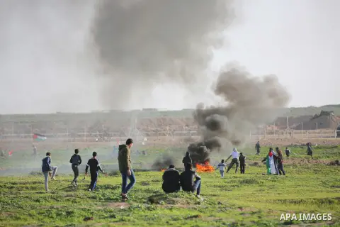 Palestinian protesters clash with Israeli troops following the tents protest where Palestinians demand the right to return to their homeland at the Israel-Gaza border, in the east of Gaza city, January 25, 2019. A Palest...
