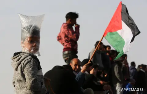 Palestinian protesters clash with Israeli troops following the tents protest where Palestinians demand the right to return to their homeland at the Israel-Gaza border, in Khan Younis in the southern Gaza strip, February...