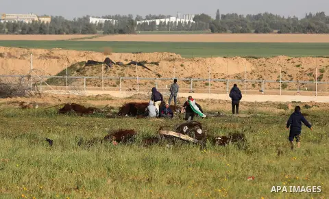 Palestinian protesters clash with Israeli troops following the tents protest where Palestinians demand the right to return to their homeland at the Israel-Gaza border, in Khan Younis in the southern Gaza strip, February...