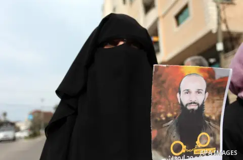 Palestinian supporters of Islamic Jihad movement take part during a protest to show solidarity with Palestinian Prisoner, Iyad Abu Hashim held in Israeli jails, in front of Red cross office in Gaza city on February 21, 2...