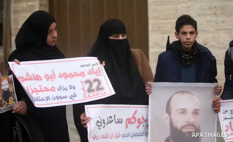 Palestinian supporters of Islamic Jihad movement take part during a protest to show solidarity with Palestinian Prisoner, Iyad Abu Hashim held in Israeli jails, in front of Red cross office in Gaza city on February 21, 2...