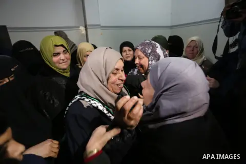 The Palestinian woman, Ebtesam Musa, is greeted by supporters after her release from an Israeli jail, in the Gaza strip city of Khan younis, on March 14, 2019. Photo by Ashraf Amra
