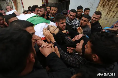 Mourners carry the body of Palestinian Habib Al Masry, 24, who was shot dead by Israeli forces during clashes with Israeli troops in tents protest where Palestinians demand the right to return to their homeland at the Is...