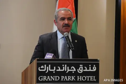 Palestinian Prime Minister Mohammad Ishtayeh attends Ramadan a break fast in an iftar celebration in the West Bank city of Ramallah, May 13, 2019. Photo by Prime Minister Office. Photo by Prime Minister Office