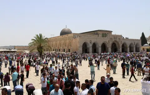 Palestinian Muslim worshipers attend Friday prayers durig the holy fasting month of Ramadan at al-Aqsa mosque compund, in Jerusalem's Old city, May 17, 2019. Photo by Abdalrahman Alami