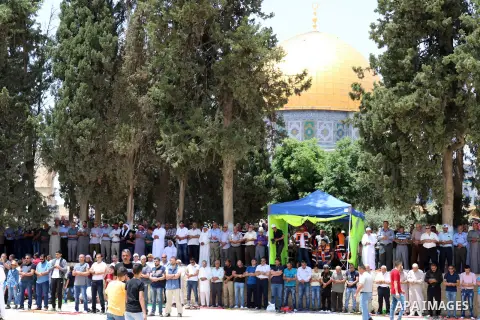 Palestinian Muslim worshipers attend Friday prayers durig the holy fasting month of Ramadan at al-Aqsa mosque compund, in Jerusalem's Old city, May 17, 2019. Photo by Abdalrahman Alami
