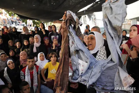 Mourners carry the body of Mohammed Obeid, a 20 year-old Palestinian killed in a clash with Israeli police on June 27, during his funeral in east Jerusalem, Monday, July 1, 2019. Photo by Afif Amera / WAFA