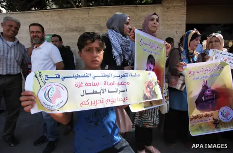 Palestinians take part in a protest to show solidarity with Palestinian Prisoners held in Israeli jails, in front of Red Cross office, in Gaza city on July 08, 2019. Photo by Mahmoud Ajjour