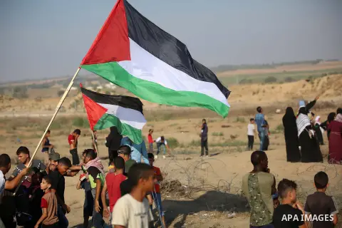 Palestinian protesters clash with Israeli troops following the tents protest where Palestinians demand the right to return to their homeland at the Israel-Gaza border, in the central of Gaza Strip, July 26, 2019. Photo b...