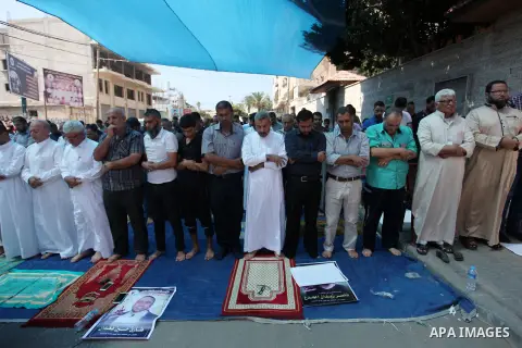 Palestinian supporters of Islamic Jihad movement attend Friday prayers in front of Red Cross office, to show solidarity with prisoners on hunger strike, in Israeli jails, in Gaza city on September 13, 2019. Photo by Mahm...