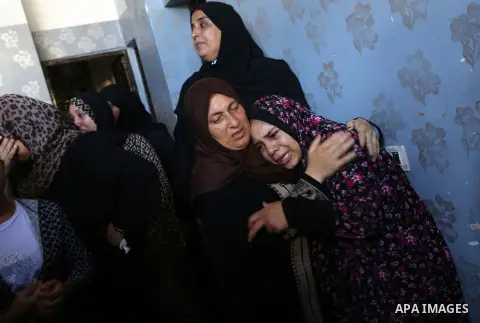 Relatives of Palestinian Saher Othman, 20, who was died of his wounds which he sustained by Israeli forces during clashes in tents protest where Palestinians demand the right to return to their homeland at the Israel-Gaz...