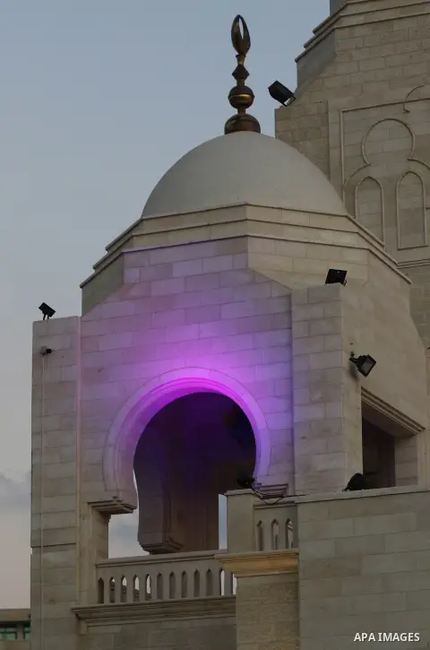 A view shows Al Hasayneh Mosque in Pink Color during the Breast Cancer Awareness campaign at Gaza port in Gaza City, on October 1, 2019. Photo by Mahmoud Abu Hasira
