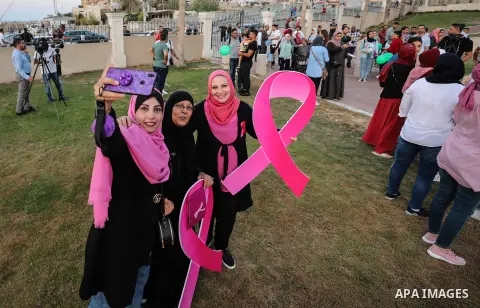 Palstininans take part in a rally during the Breast Cancer Awareness campaign at Gaza port in Gaza City, on October 1, 2019. Photo by Mahmoud Abu Hasira