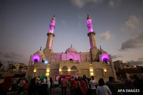 Palstininans take part in a rally during the Breast Cancer Awareness campaign at Gaza port in Gaza City, on October 1, 2019. Photo by Mahmoud Abu Hasira