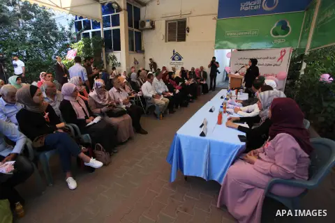 Palestinians take part in the Breast Cancer Awareness campaign, in Gaza City on October 3, 2019. Photo by Mahmoud Ajjour