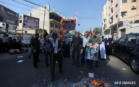 Palestinians take part in a protest in solidarity with prisoners in Israeli jails, in front of the Red cross office, in Gaza city on November 11, 2019. Photo by Mahmoud Ajjour