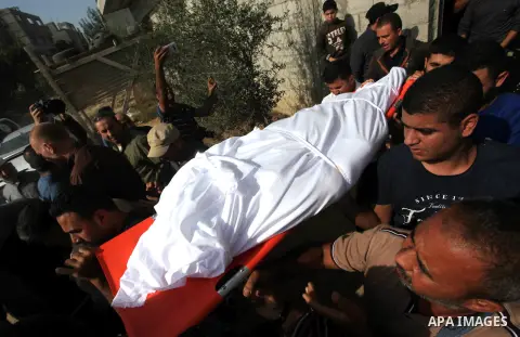 Mourners carry the bodies of Palestinians, during thier funeral in Gaza City, on November 13, 2019. Photo by Mahmoud Ajjour