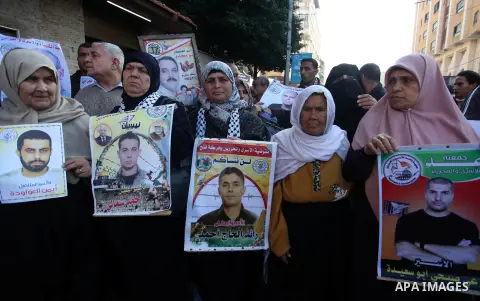 Palestinians take part in a protest in solidarity with prisoners in Israeli jails, in front of the Red cross office, in Gaza city on December 09, 2019. Photo by Mahmoud Ajjour