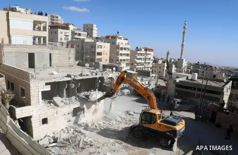 Israeli bulldozers demolish a Palestinian building which does not have the Israeli needed permits in the neighbourhood of Issawiya, in the north of Jerusalem, on December 24, 2019. Photo by Muhammed Qarout Idkaidek