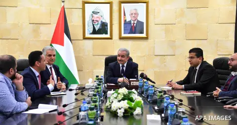 Palestinian Prime Minister Mohammad Ishtayeh, meet with a pioneering youth delegation, in the West Bank city of Ramallah, on February 25, 2020. Photo by Prime Minister Office