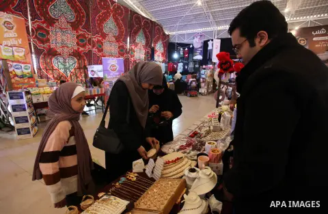 Palestinians attend an exhibition entitled "Palestinian mirrors" in Gaza City, on March 10, 2020. Photo by Mahmoud Ajjour