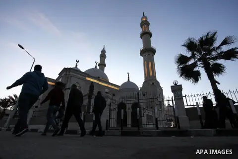 A view shows the Al-Hasaynah Mosque after it was shut down as a precaution against the spread of the coronavirus COVID-19, in Gaza City March 25, 2020. Photo by Mahmoud Ajjour